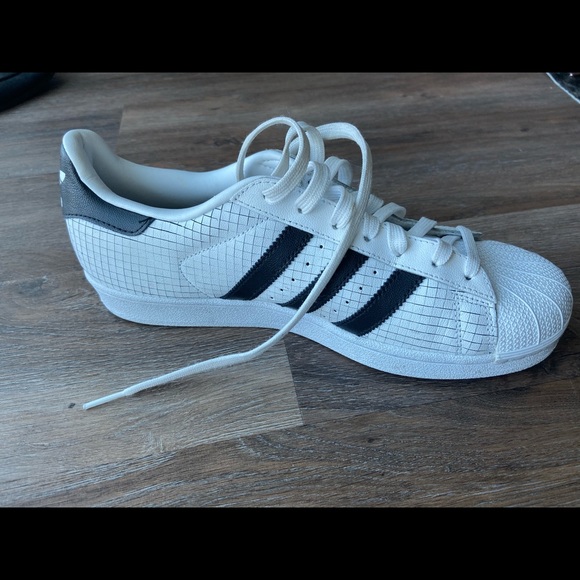 Adidas - Picture 2 of 4